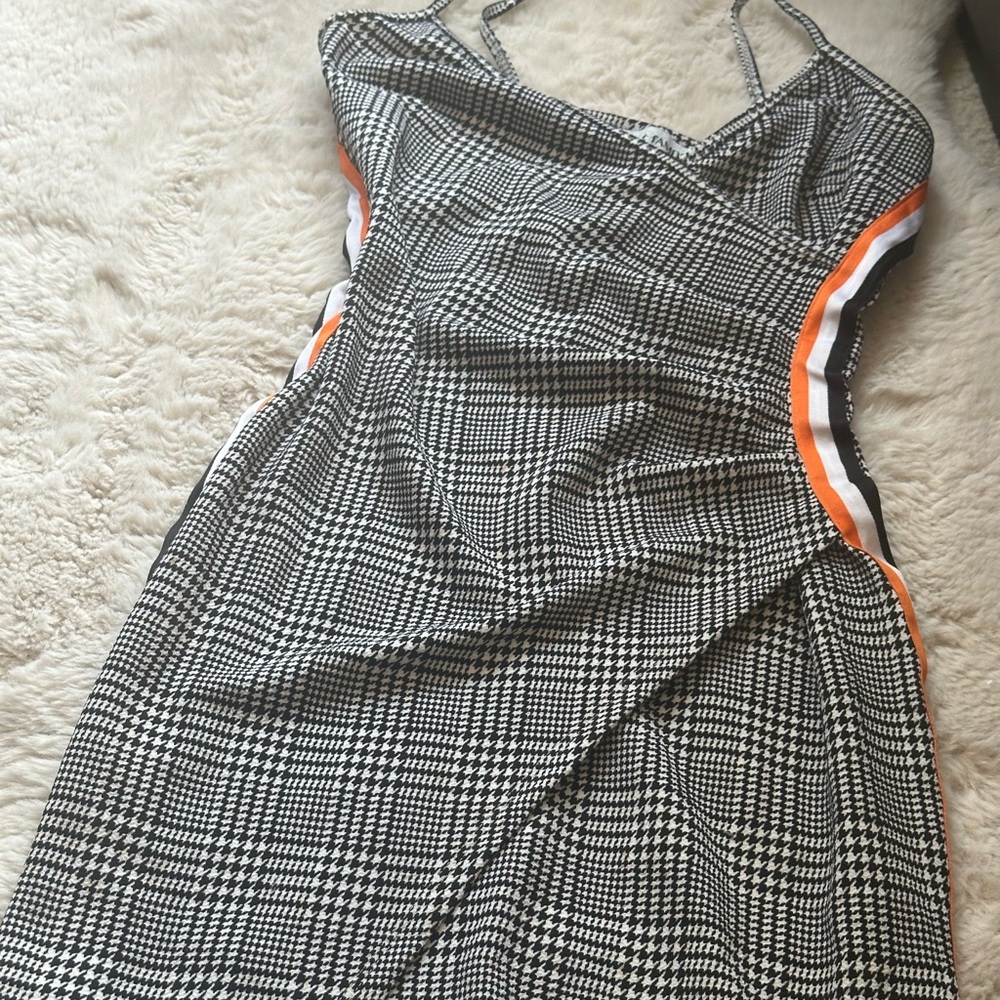 Cute, Fun Dress🖤🤍🧡